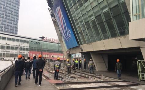查宁更是评价道：“你可以随便给我们个什么，我们就能演个15、20分钟